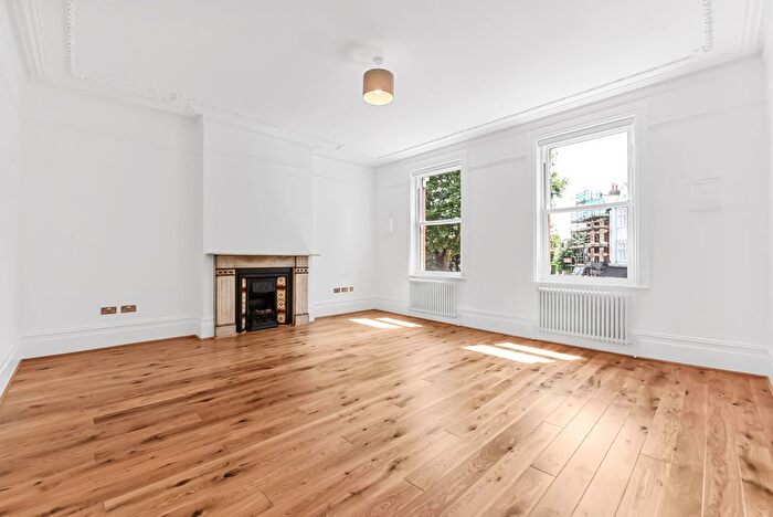 4 Bedroom Maisonette To Rent In Chiswick High Road, London, W4