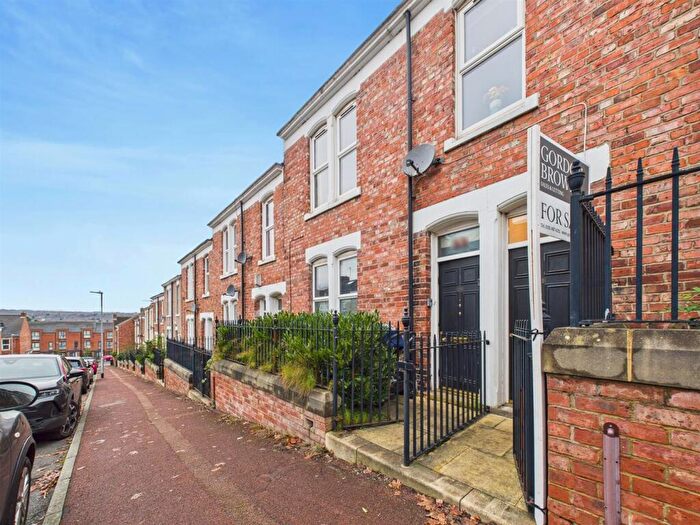 2 Bedroom Flat For Sale In Hyde Park Street, Gateshead, NE8
