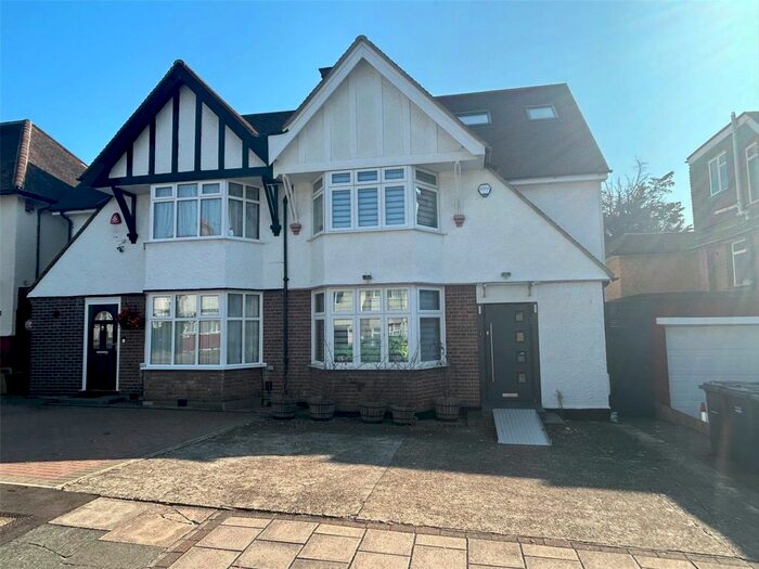 4 Bedroom Semi-Detached House To Rent In Edgwarebury Gardens, Edgware, HA8