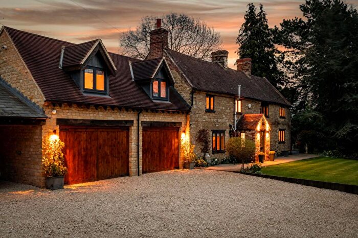 4 Bedroom Detached House For Sale In Watling Street, Paulerspury, NN12