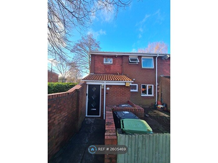 2 Bedroom Flat To Rent In The Glade, Wolverhampton, WV8