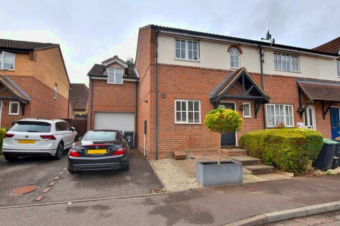 3 Bedroom End Of Terrace House To Rent In Ash Grove, Dunmow, CM6