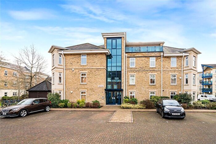 2 Bedroom Flat For Sale In Coxs Ground, Waterways, OX2