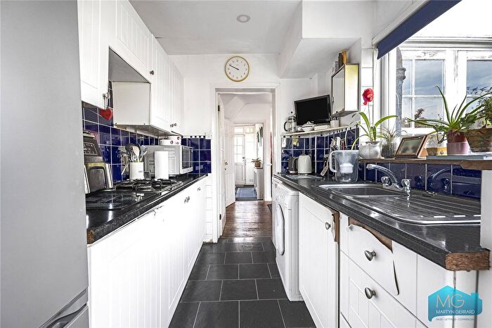 3 Bedroom Terraced House For Sale In Osidge Lane, London, N14