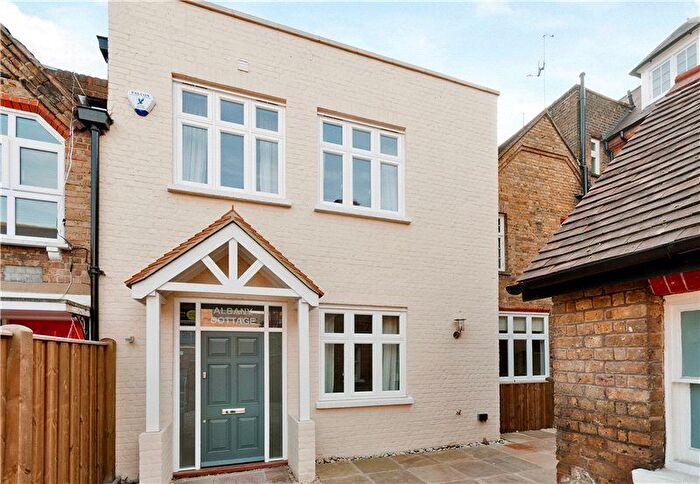 2 Bedroom Terraced House To Rent In Albany Road, Windsor, Berkshire, SL4