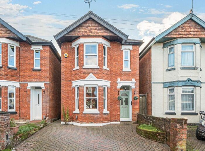 3 Bedroom Detached House For Sale In Englefield Road, Bitterne Manor, Southampton, Hampshire, SO18