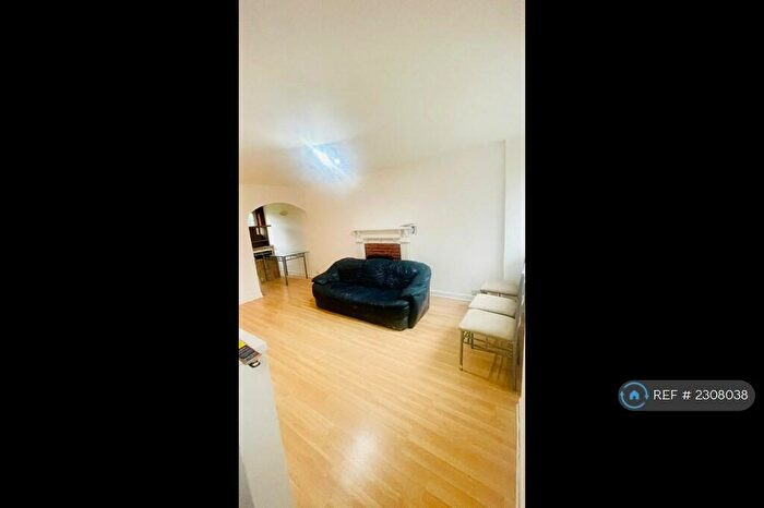 2 Bedroom Flat To Rent In Stanley Road, Sutton, SM2