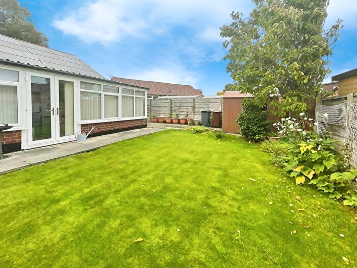2 Bedroom Bungalow For Sale In Haweswater Close, Denton, Manchester, Greater Manchester, M34