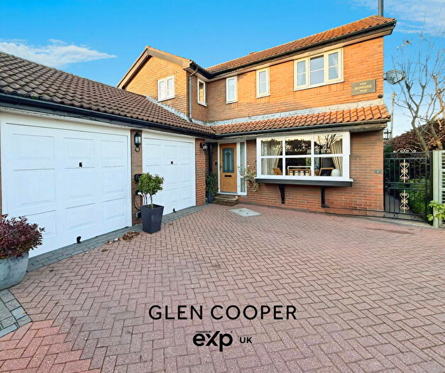 4 Bedroom Detached House For Sale In Westfield Court, Rothwell, Leeds, LS26