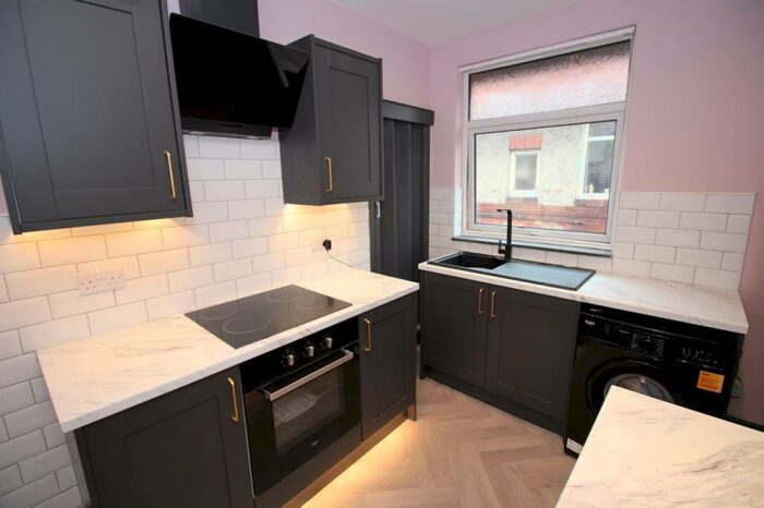 2 Bedroom Flat To Rent In Ferndene Grove, High Heaton, Newcastle Upon Tyne, NE7