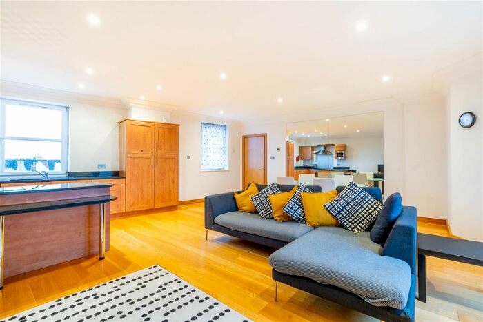 2 Bedroom Flat To Rent In Grainger Street, Newcastle Upon Tyne, NE1