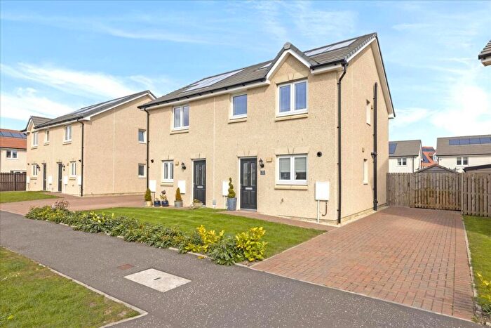 3 Bedroom Semi-Detached House For Sale In Reeforts Avenue, Bilston, EH25