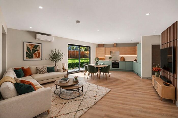 1 Bedroom Flat For Sale In Station Parade, Boston Manor Road, Brentford, TW8