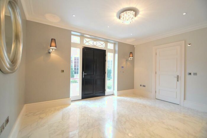 3 Bedroom Detached House To Rent In Warreners Lane, Weybridge, KT13