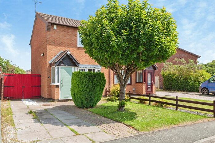 2 Bedroom Semi-Detached House For Sale In Kilmarie Close, Hinckley, LE10