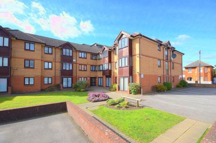 2 Bedroom Flat To Rent In Cleveland Road, Bournemouth, BH1