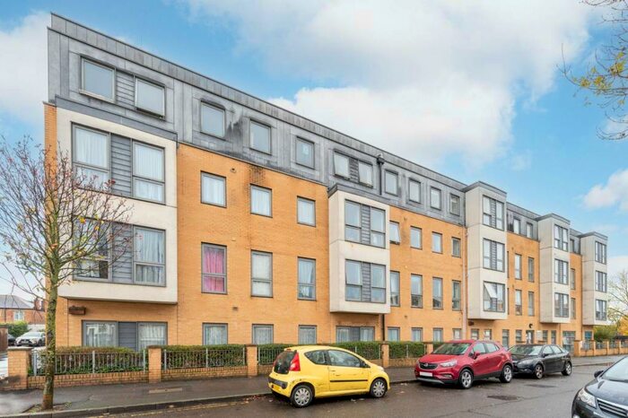 3 Bedroom Flat To Rent In Roan Gardens, Mitcham, CR4