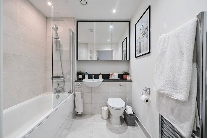 2 Bedroom Flat For Sale In Coddington Close, East Herts, Hertfordshire, SG12