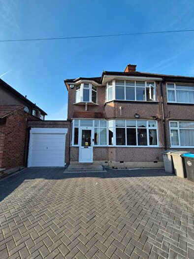 4 Bedroom Semi-Detached House To Rent In Valley Drive, London, NW9