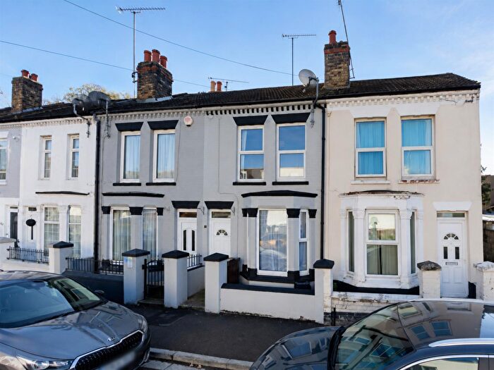 3 Bedroom Terraced House To Rent In Cornwall Road, Gillingham, ME7
