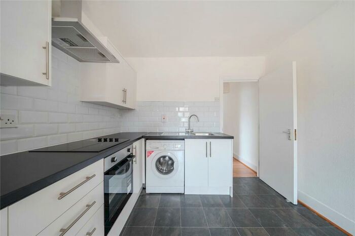 2 Bedroom Flat To Rent In Vale Road, Harringay, London, N4