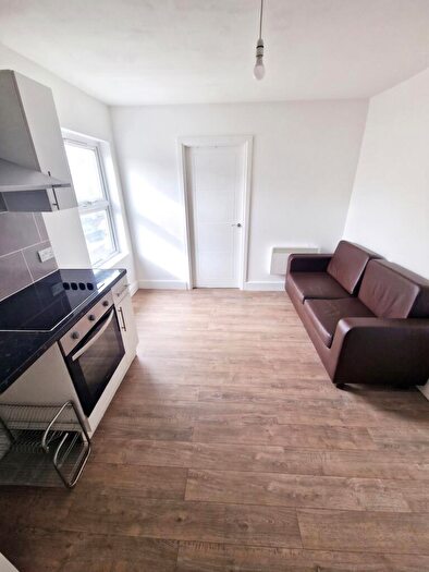 1 Bedroom Flat To Rent In Hoe Street, Walthamstow, E17