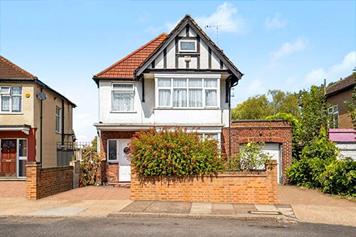 3 Bedroom Detached House For Sale In Kenton Park Road, Harrow, HA3