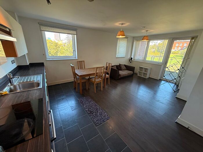 2 Bedroom Flat To Rent In Bell Barn Road, Birmingham, B15