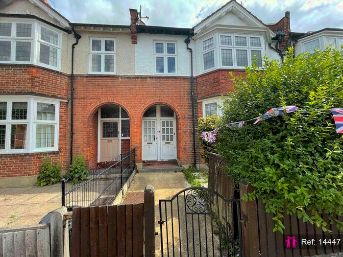 2 Bedroom Flat To Rent In Ellerton Road, London, SW18