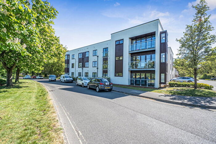 2 Bedroom Flat For Sale In Hollies Court, Basingstoke, RG24