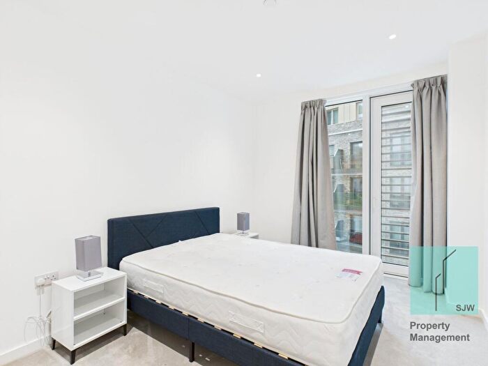 2 Bedroom Apartment To Rent In Cendal Crescent, Bouchon Point, E1
