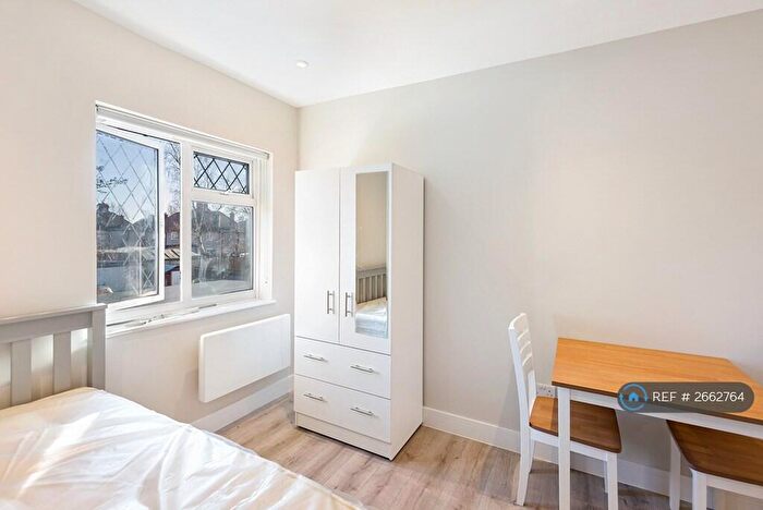 Studio To Rent In Lime Close, South Ockendon, RM15