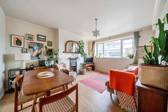 2 Bedroom Flat For Sale In Lee High Road, Hither Green, London, SE13