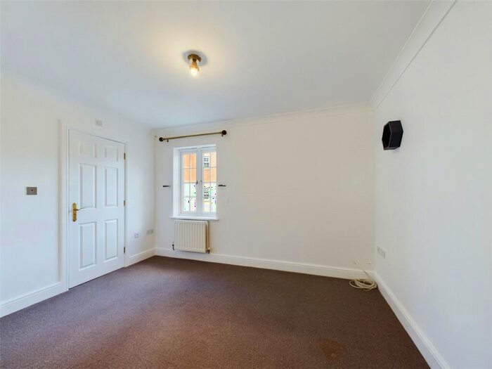 2 Bedroom Flat For Sale In Kipling Close, Warley, Brentwood, Essex, CM14