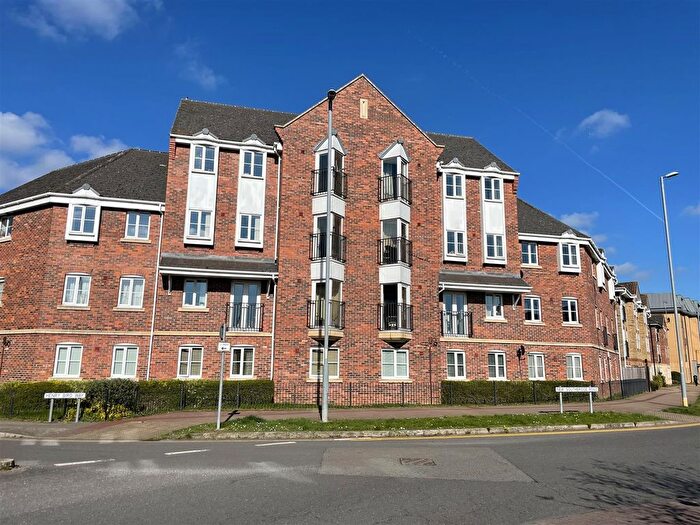 2 Bedroom Flat For Sale In Henry Bird Way, Northampton, NN4