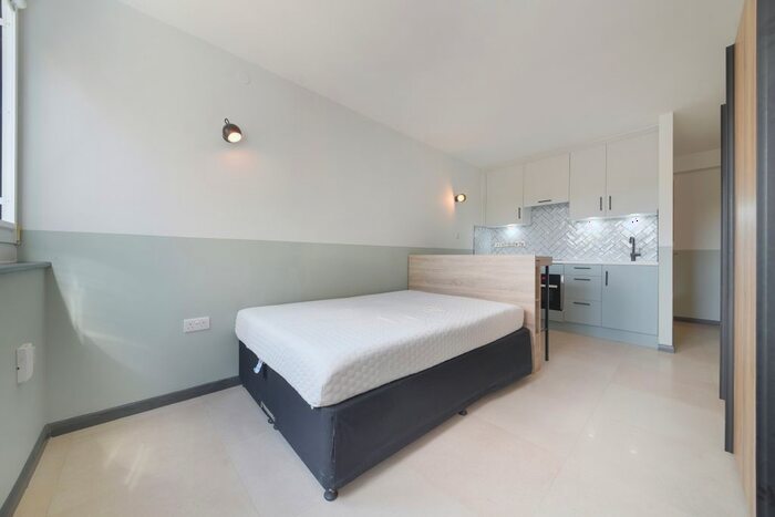 Studio To Rent In Uncle Stockwell, Courland Grove, London, SW8