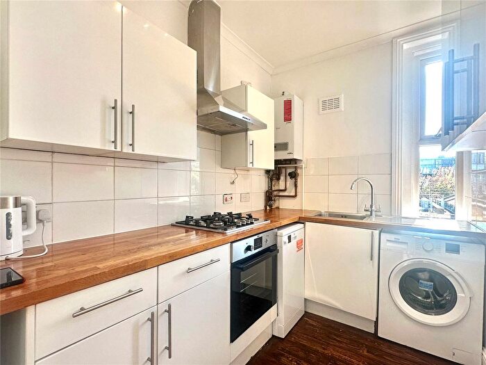 2 Bedroom Flat To Rent In Upper Richmond Road, London, SW15