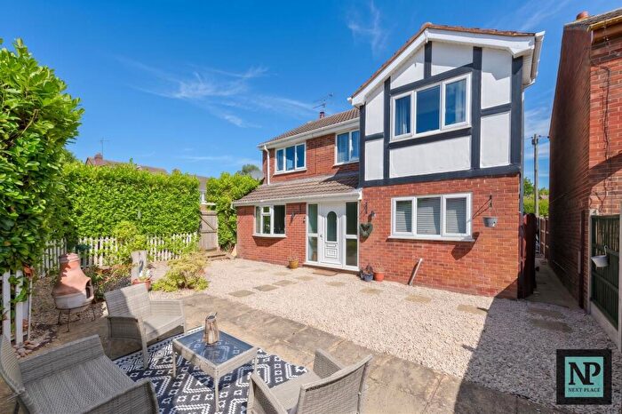 4 Bedroom Detached House For Sale In East House Drive, Hurley, CV9
