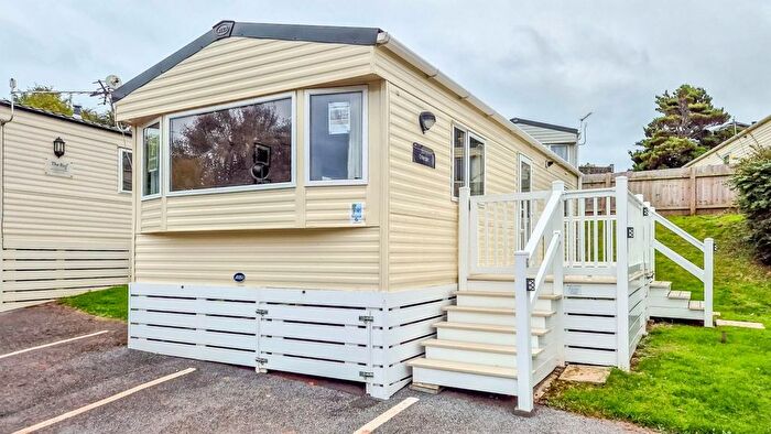 2 Bedroom Mobile/park Home For Sale In Dartmouth Road, Paignton, TQ4