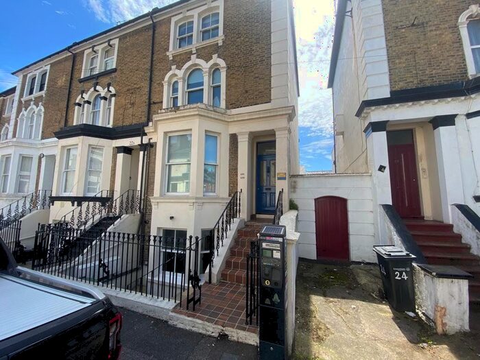 2 Bedroom Flat To Rent In Cobham Street, Gravesend, Kent, DA11