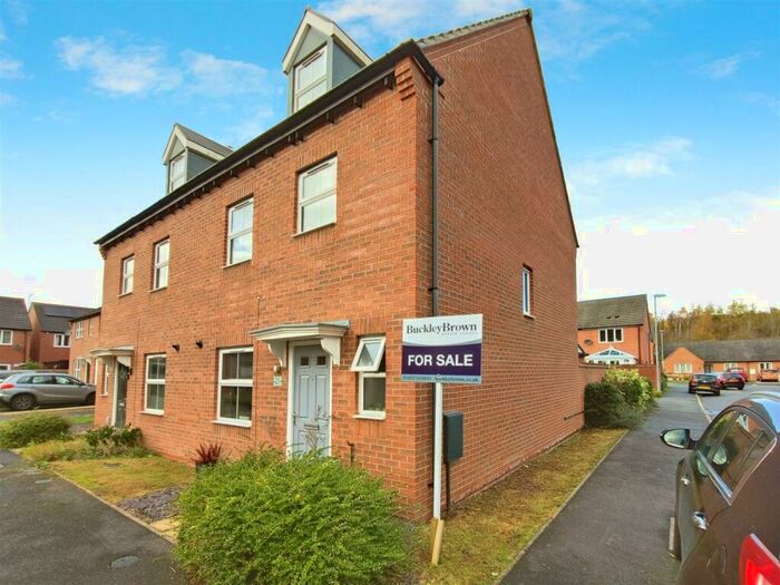 4 Bedroom Semi-Detached House For Sale In Hewett Street, Warsop Vale, Mansfield, NG20