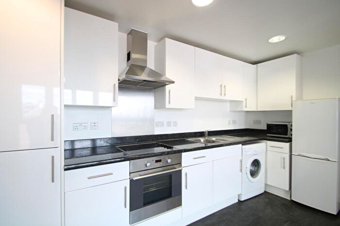 2 Bedroom Apartment To Rent In Centre View Apartments, Whitgift Street, CR0