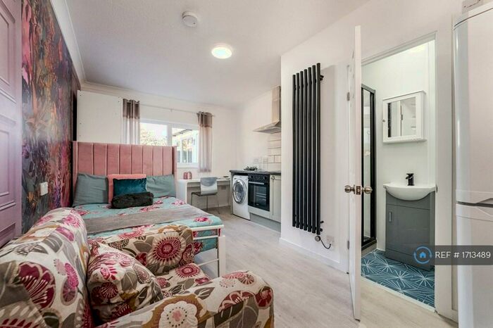 Studio To Rent In Ramsden Square, Cambridge, CB4