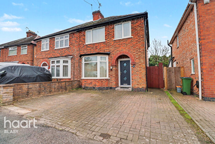 3 Bedroom Semi-Detached House For Sale In Oakleigh Avenue, Leicester, LE2