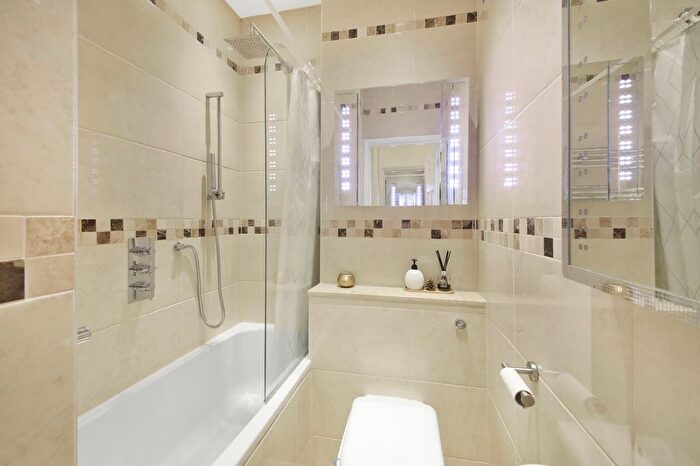 1 Bedroom Flat For Sale In Huntingdon Street, Barnsbury, N1