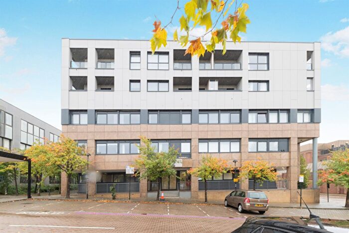 2 Bedroom Flat For Sale In Silbury Boulevard, Milton Keynes, MK9