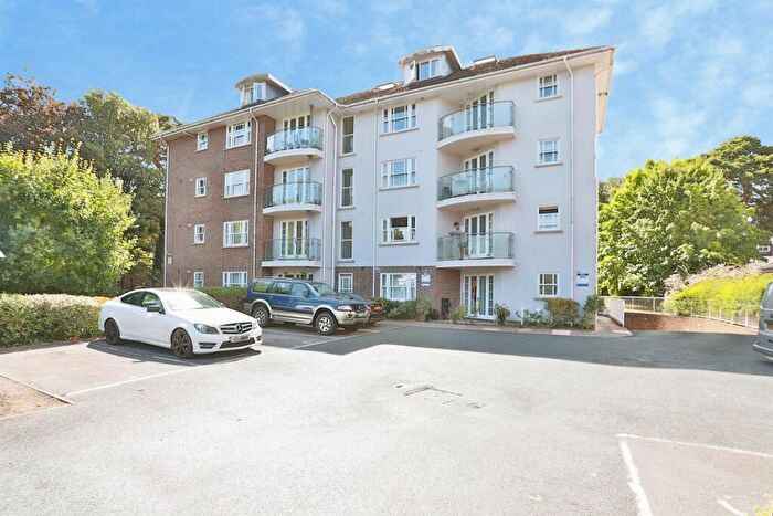 2 Bedroom Flat For Sale In Christchurch Road, Bournemouth, BH1