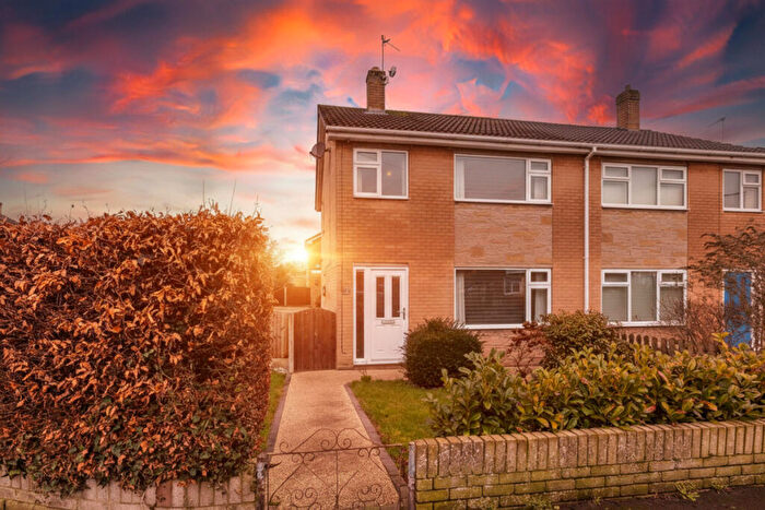 3 Bedroom Semi-Detached House For Sale In Greenlands Avenue, Doncaster, DN11