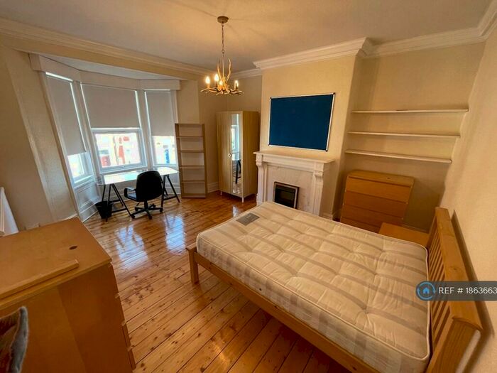 3 Bedroom Flat To Rent In Glenthorn Road, Newcastle Upon Tyne, NE2