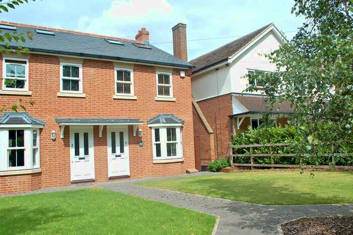 3 Bedroom Semi-Detached House To Rent In Turnpike Lane, Ickleford, Hitchin, SG5